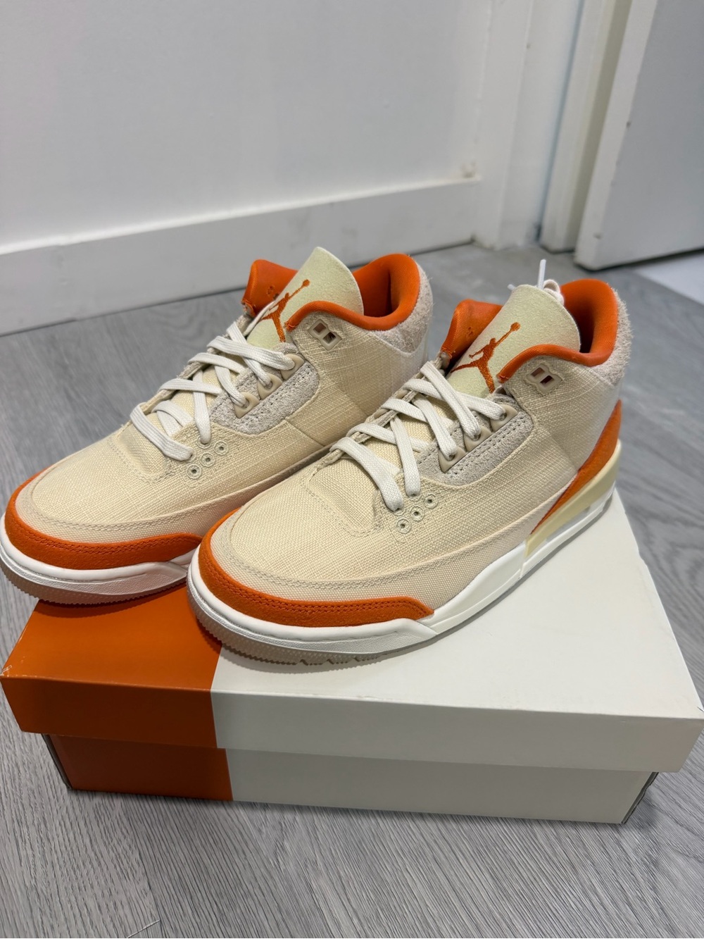 WOMEN'S AIR JORDAN RETRO 3 BASKETBALL SHOES- BRAND NEW